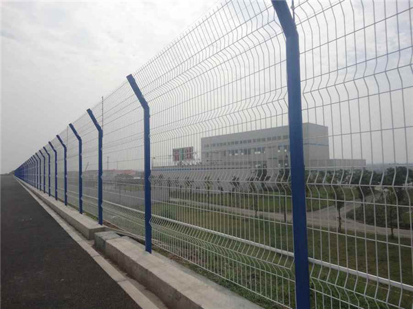 高速公路護欄網1 8 3米 武漢高速公路護欄網 龍泰百川柵欄